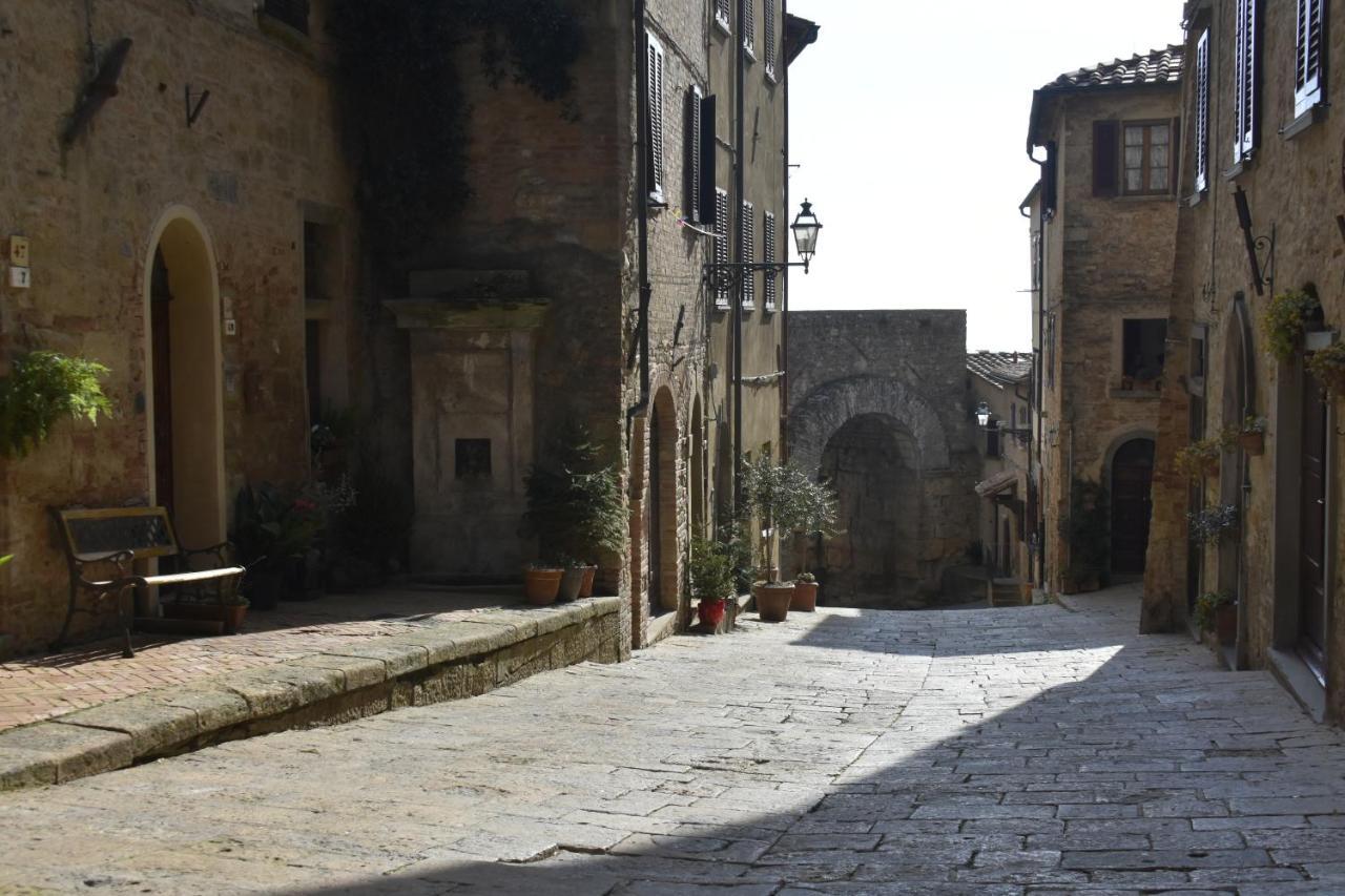 Casa Vacanze E Brevi Periodi Alla Porta Etrusca La Panchina Al Sole Volterra Eksteriør billede