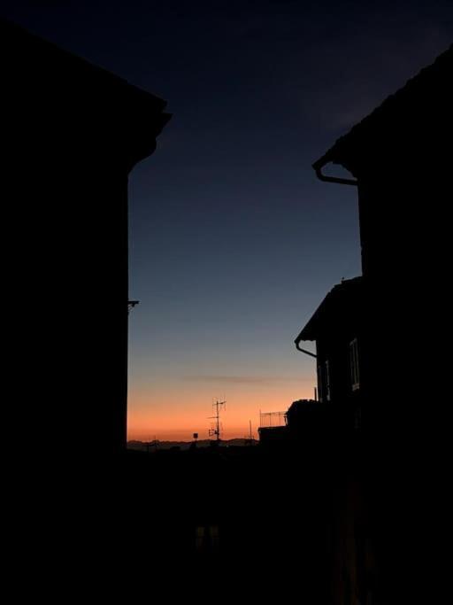 Casa Vacanze E Brevi Periodi Alla Porta Etrusca La Panchina Al Sole Volterra Eksteriør billede
