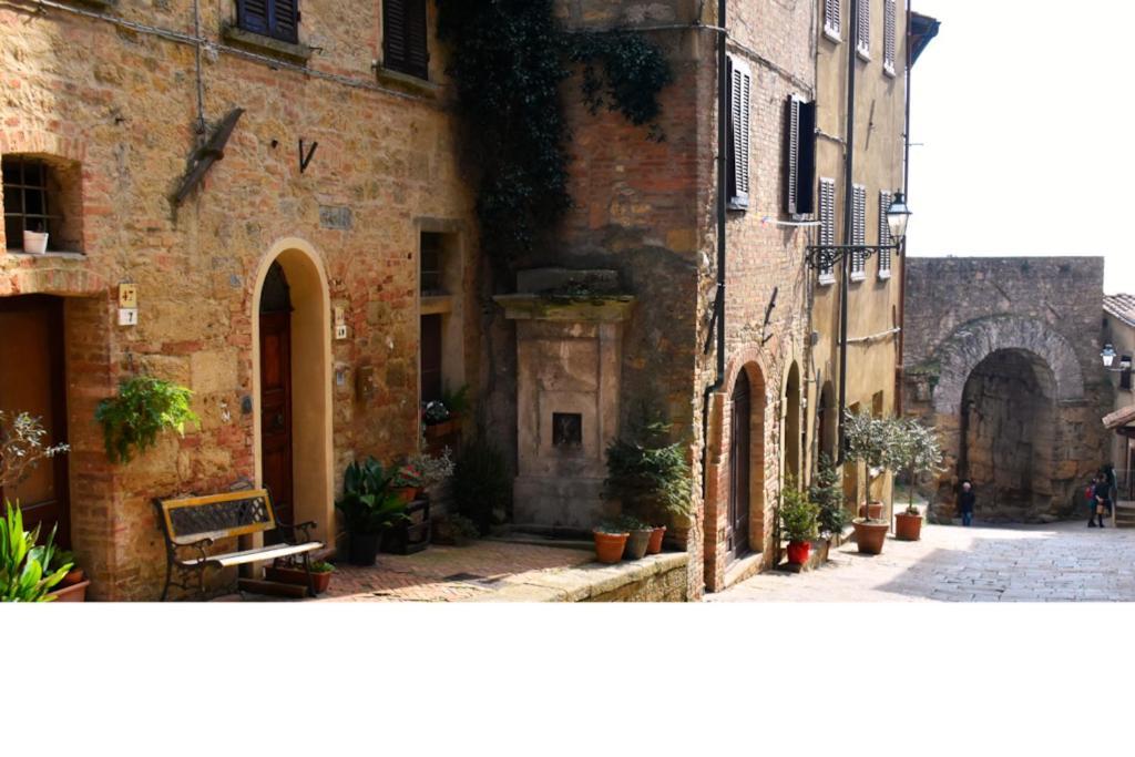 Casa Vacanze E Brevi Periodi Alla Porta Etrusca La Panchina Al Sole Volterra Eksteriør billede