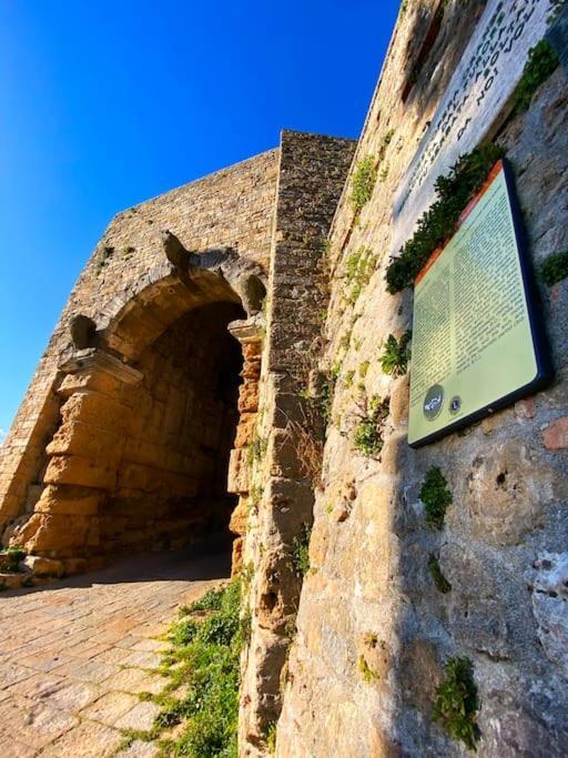 Casa Vacanze E Brevi Periodi Alla Porta Etrusca La Panchina Al Sole Volterra Eksteriør billede